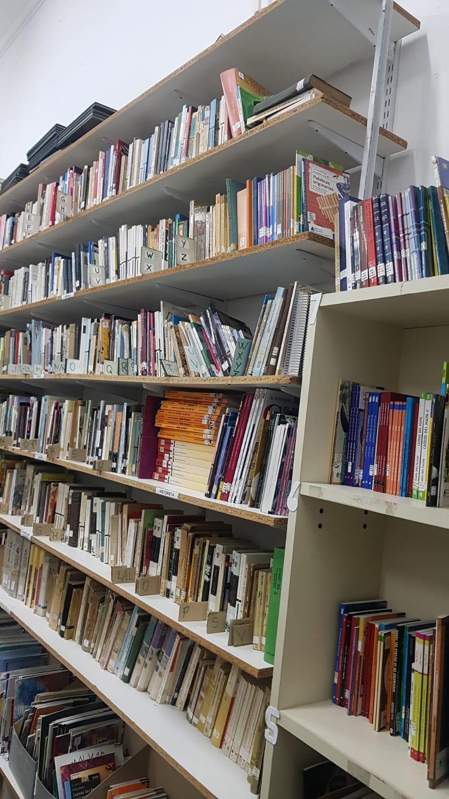 Biblioteca ISFD 39 - Imagen 1